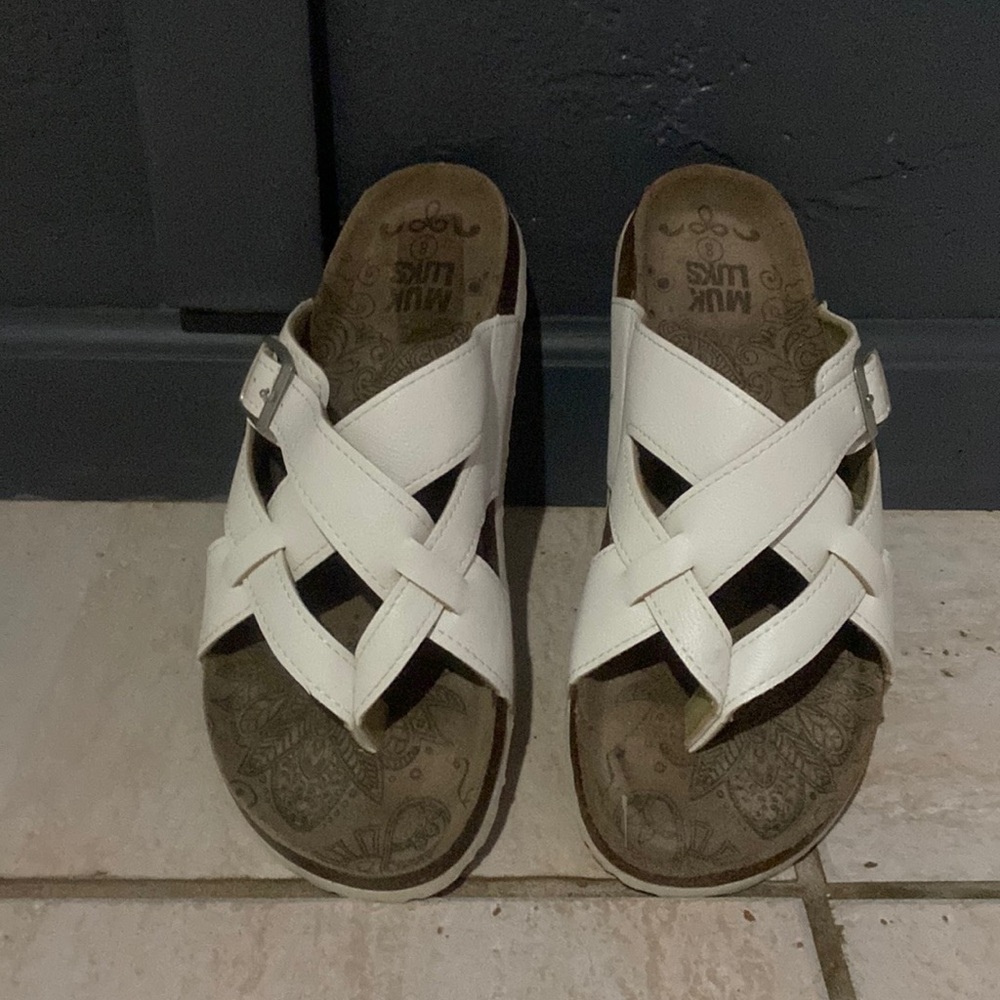 Muk Luks size 8